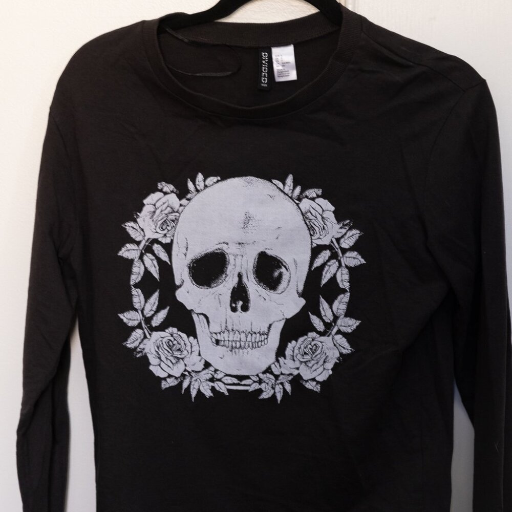 pretty skull sweater